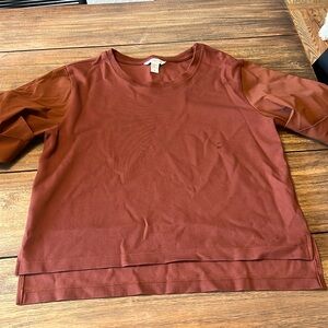 Athleta top in great shape. Only worn a couple of times.